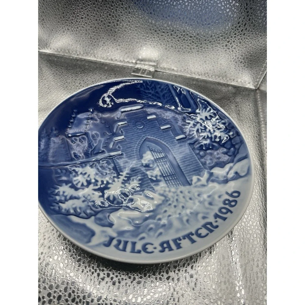 Bing Grondahl Christmas Plate Jule 1986 Silent Night Brick Gate Church Snow Xmas